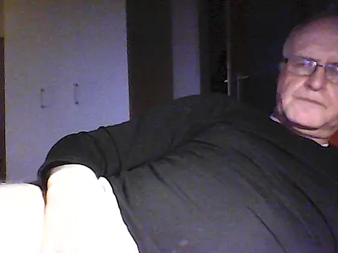 Snapshot of Milkasahne64 chatting on 9, 3, 2026 Milkasahne64 online show from 9, 3, 2026