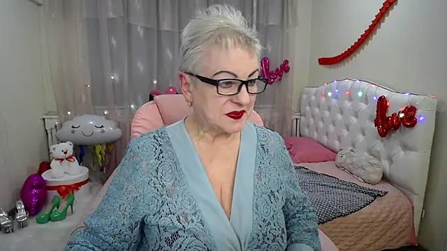 KayleSmoll online show from 19, 2, 2025