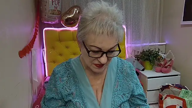 KayleSmoll online show from 16, 3, 2025