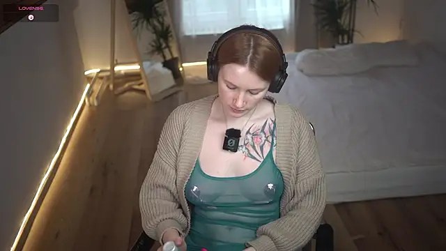 AkaneiroDemon online show from 23, 1, 2025