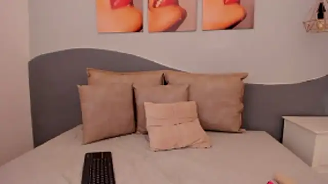 Snapshot of MarianaSanz chatting on 13, 11, 2025 MarianaSanz online show from 13, 11, 2025