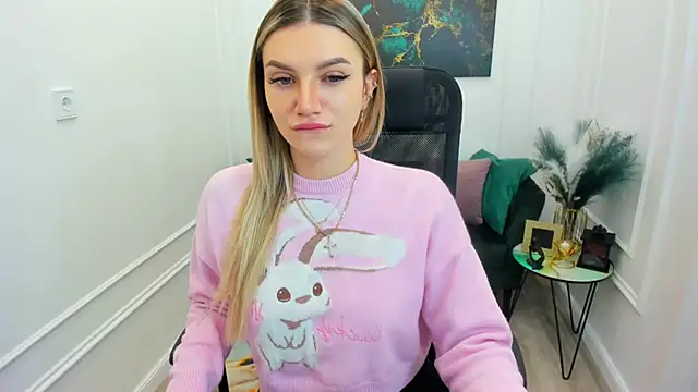 SelenaeMoore online show from 6, 2, 2026