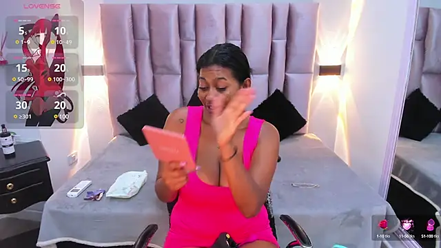 LAYLATAYLOR  online show from 19, 2, 2025