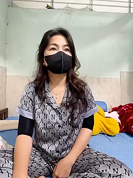 Snapshot of lyna_bl chatting on 7, 3, 2026 lyna bl online show from 7, 3, 2026