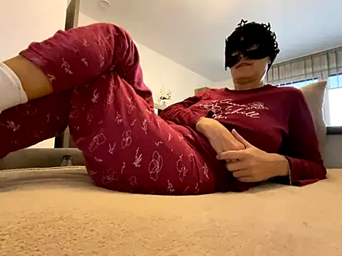 Marilou1983 online show from 8, 11, 2025