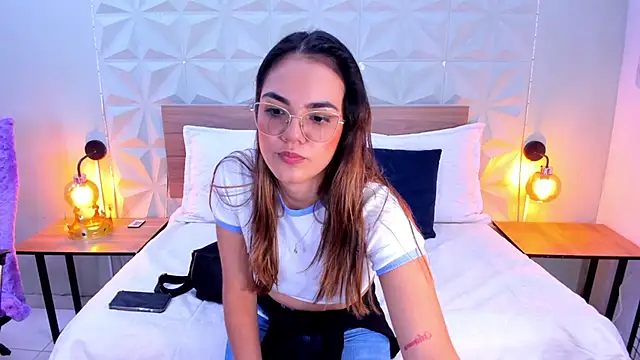 Stacey white  online show from 14, 9, 2025