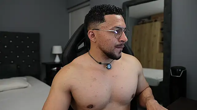 Snapshot of Martin_Logan chatting on 10, 4, 2026 Martin Logan online show from 10, 4, 2026