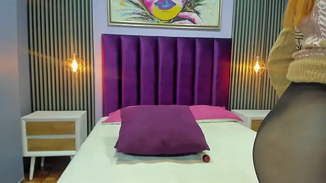 Nahiajhonson  online show from 9, 1, 2025