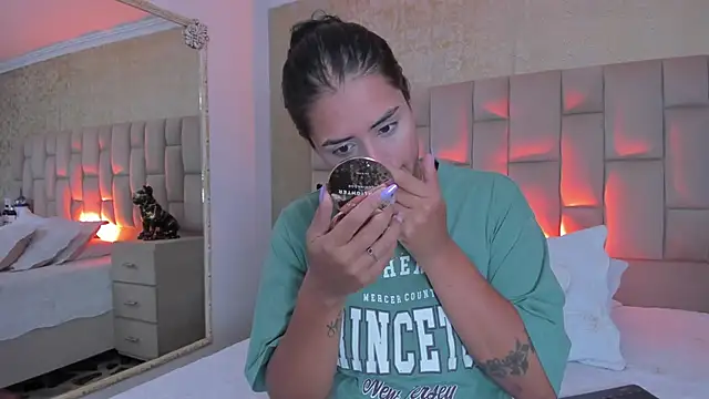 EmmaTorres  online show from 8, 10, 2025