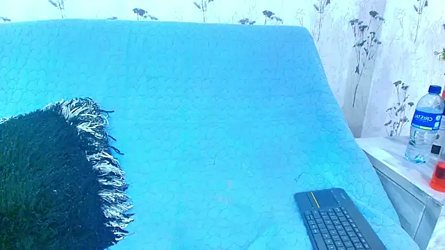 Mia candy 0 online show from 17, 3, 2025