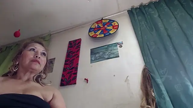 Snapshot of Kazsandraa chatting on 8, 3, 2026 Kazsandraa online show from 8, 3, 2026