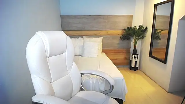 Snapshot of liseth_fox chatting on 4, 2, 2025 liseth fox online show from 4, 2, 2025