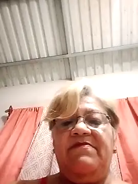 Snapshot of Madrastrahot69 chatting on 2, 10, 2025 Madrastrahot69 online show from 2, 10, 2025