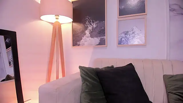 lara madisson online show from 8, 3, 2025