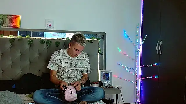 parejacaliente20154 online show from 31, 12, 2024