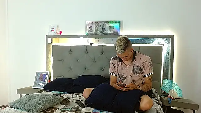 parejacaliente20154 online show from 8, 1, 2025