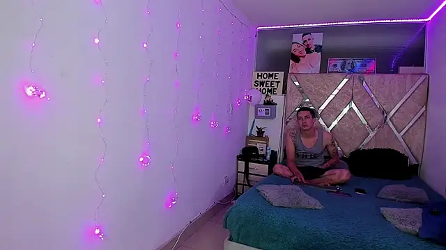 parejacaliente20154 online show from 24, 2, 2026