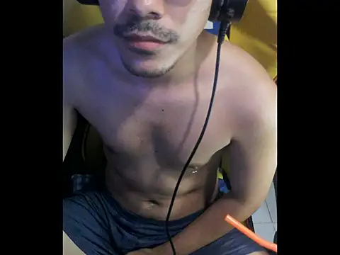 cloudyth1994 online show from 6, 11, 2025