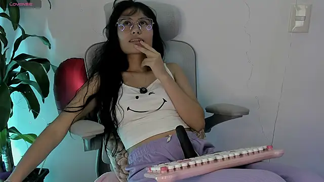 NayeCloud online show from 11, 4, 2026