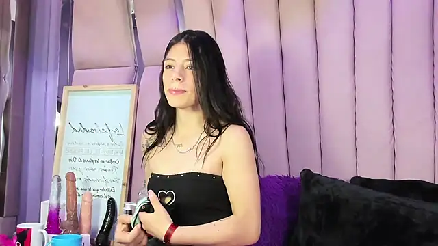 Sasha Petitte online show from 18, 9, 2025