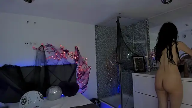 CassieEvans online show from 27, 10, 2025