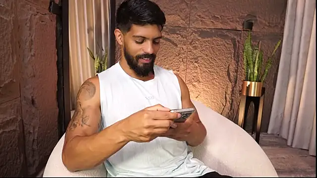 Snapshot of DannSaenz chatting on 4, 4, 2026 DannSaenz online show from 4, 4, 2026