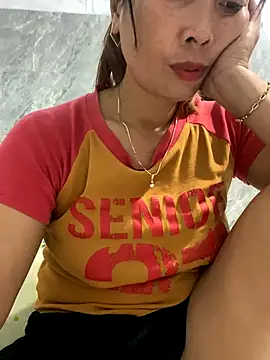 Snapshot of Linaannn chatting on 28, 9, 2025 Linaannn online show from 28, 9, 2025