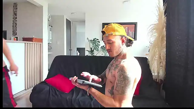 MARCELOANDLUCIAN online show from 25, 2, 2025