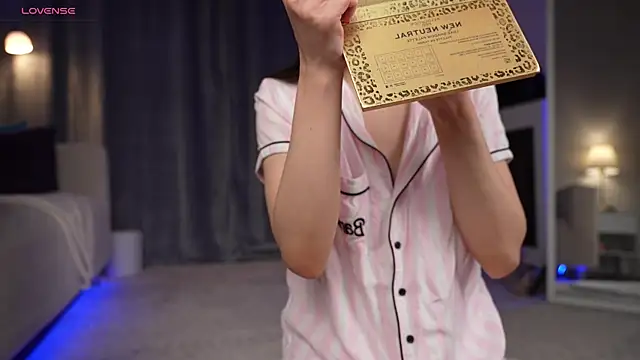 Amely Young online show from 4, 10, 2025