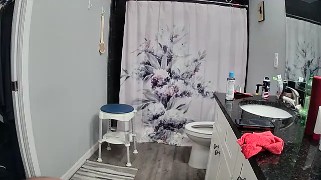 Snapshot of lou63ponce chatting on 8, 9, 2025 lou63ponce online show from 8, 9, 2025