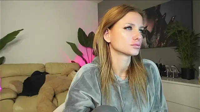 SweetBlondy35 online show from 14, 11, 2025