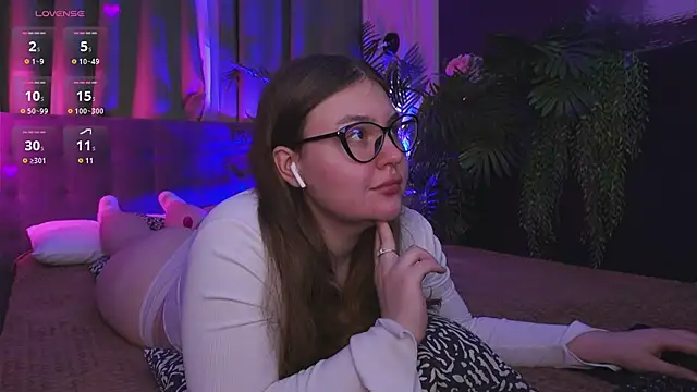 Snapshot of Mia__Peach chatting on 5, 12, 2024 Mia Peach online show from 5, 12, 2024