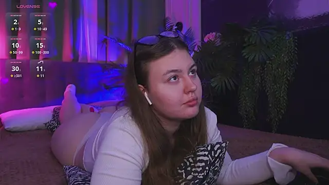 Snapshot of Mia__Peach chatting on 6, 12, 2024 Mia Peach online show from 6, 12, 2024