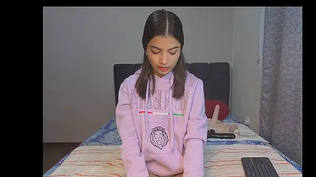 LiaOrtiz69 online show from 13, 4, 2026