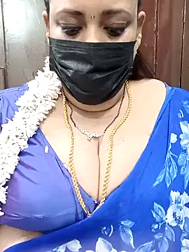 Snapshot of ashikaa_r chatting on 1, 1, 2025 ashikaa r online show from 1, 1, 2025