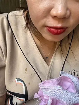 Snapshot of Laura8910 chatting on 5, 3, 2025 Laura8910 online show from 5, 3, 2025