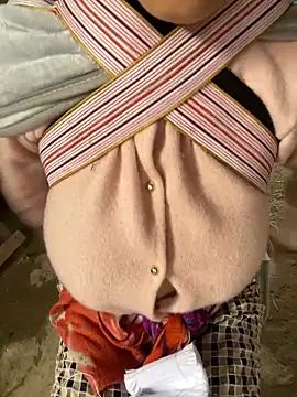 Snapshot of Laura8910 chatting on 15, 11, 2025 Laura8910 online show from 15, 11, 2025