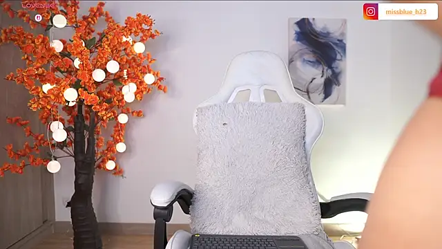 VictoriaHiill online show from 17, 9, 2025