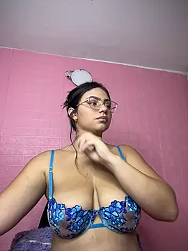 Snapshot of karol_9 chatting on 23, 3, 2025 karol 9 online show from 23, 3, 2025