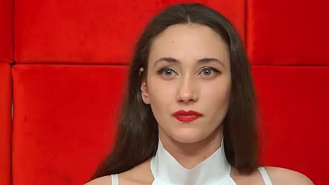 Snapshot of AliceMunro chatting on 4, 2, 2025 AliceMunro online show from 4, 2, 2025