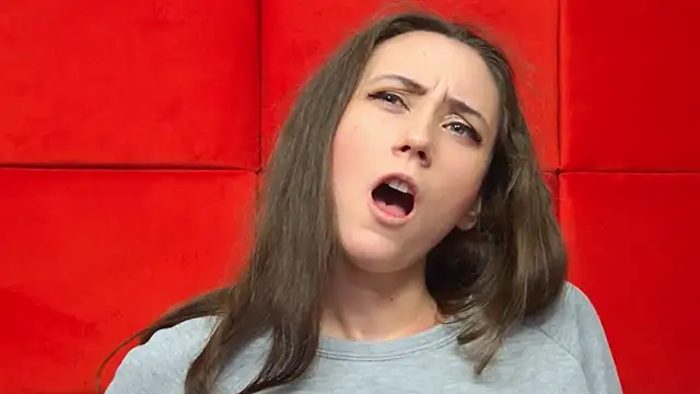 Snapshot of AliceMunro chatting on 5, 2, 2025 AliceMunro online show from 5, 2, 2025