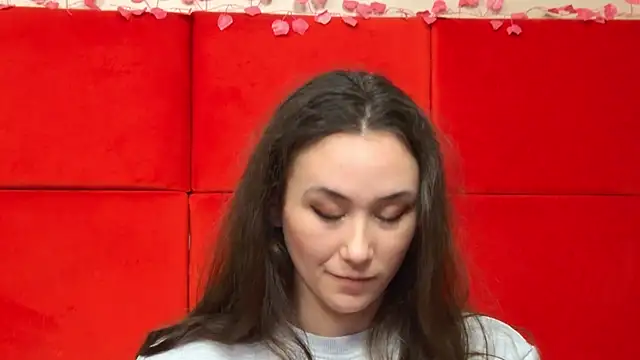 Snapshot of AliceMunro chatting on 6, 2, 2025 AliceMunro online show from 6, 2, 2025