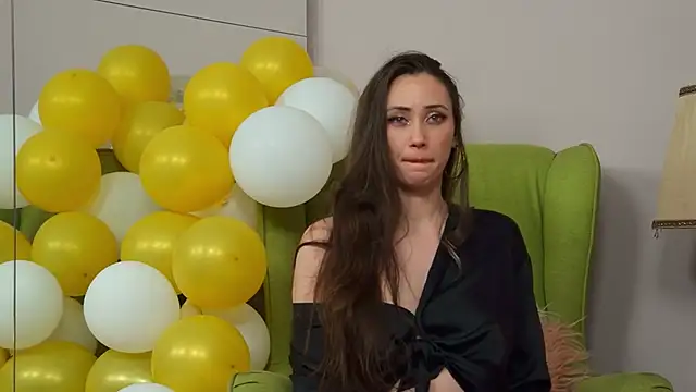 Snapshot of AliceMunro chatting on 28, 2, 2025 AliceMunro online show from 28, 2, 2025