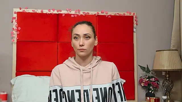 Snapshot of AliceMunro chatting on 5, 3, 2025 AliceMunro online show from 5, 3, 2025