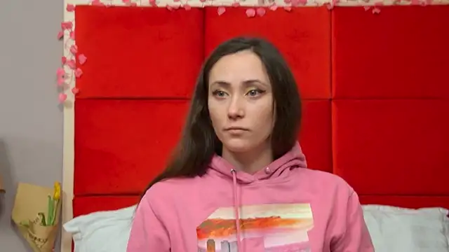 Snapshot of AliceMunro chatting on 6, 3, 2025 AliceMunro online show from 6, 3, 2025