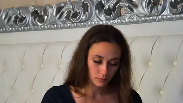 Snapshot of AliceMunro chatting on 10, 9, 2025 AliceMunro online show from 10, 9, 2025