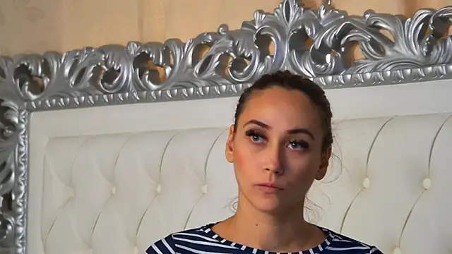 Snapshot of AliceMunro chatting on 11, 9, 2025 AliceMunro online show from 11, 9, 2025