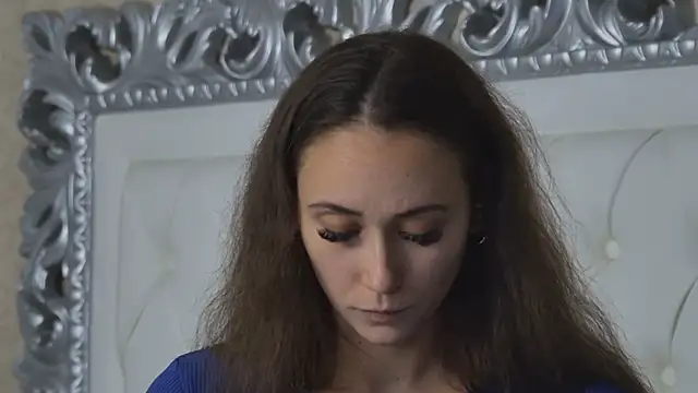 Snapshot of AliceMunro chatting on 19, 9, 2025 AliceMunro online show from 19, 9, 2025