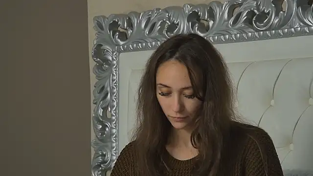 Snapshot of AliceMunro chatting on 10, 10, 2025 AliceMunro online show from 10, 10, 2025