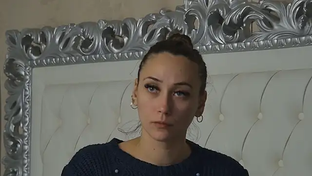 Snapshot of AliceMunro chatting on 17, 10, 2025 AliceMunro online show from 17, 10, 2025